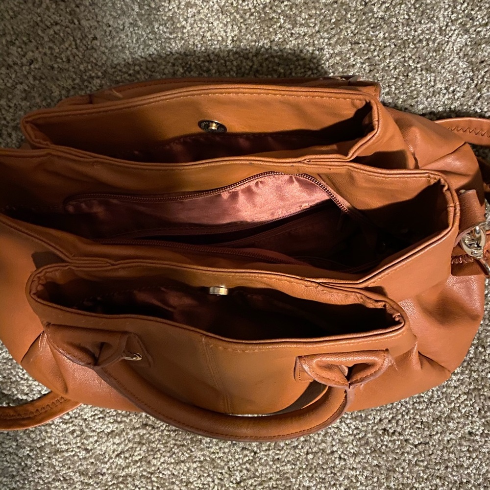 Shoulder bag with many compartments